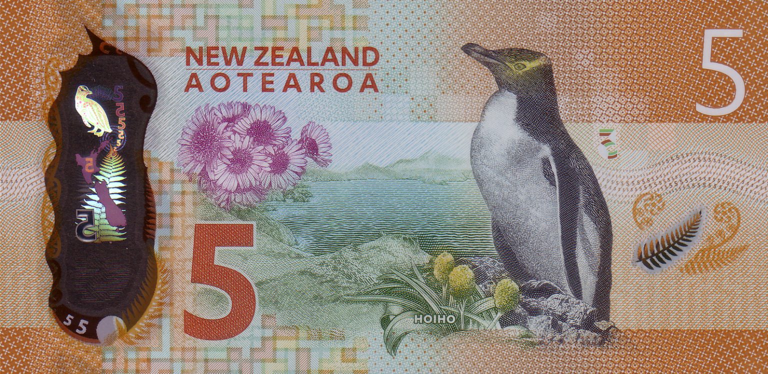 new-zealand-5-dollar-note-b137a-named-ibns-bank-note-of-the-year-2015